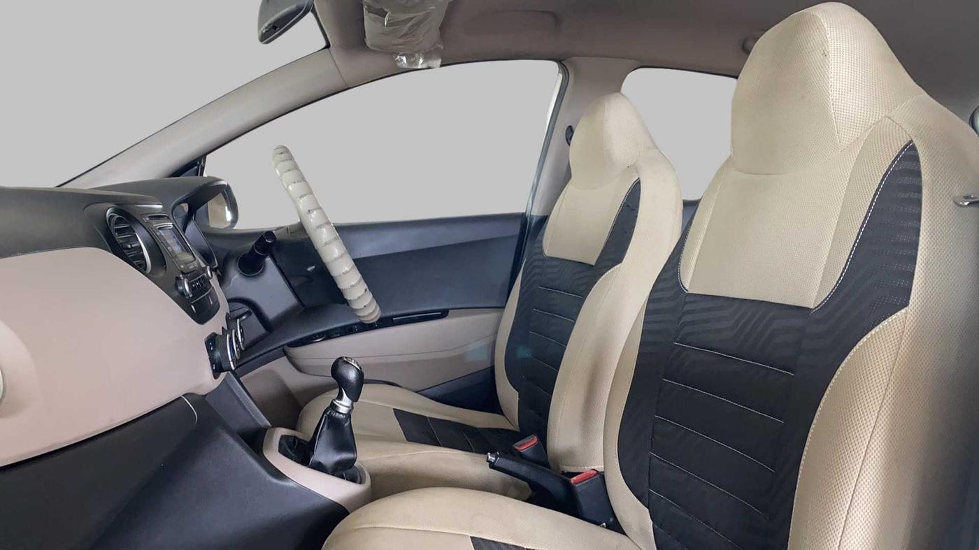 2015 Hyundai Grand i10 SPORTZ 1.2 KAPPA VTVT, CNG, Manual, 60,460 km, Right Side Front Door Cabin