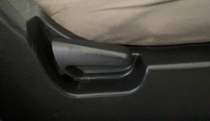 2014 Maruti Wagon R 1.0 VXI, CNG, Manual, 1,10,793 km, Driver Side Adjustment Panel
