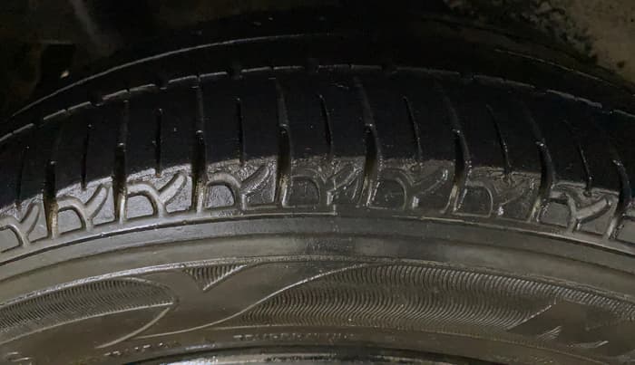 2014 Maruti Wagon R 1.0 VXI, CNG, Manual, 1,10,793 km, Right Rear Tyre Tread
