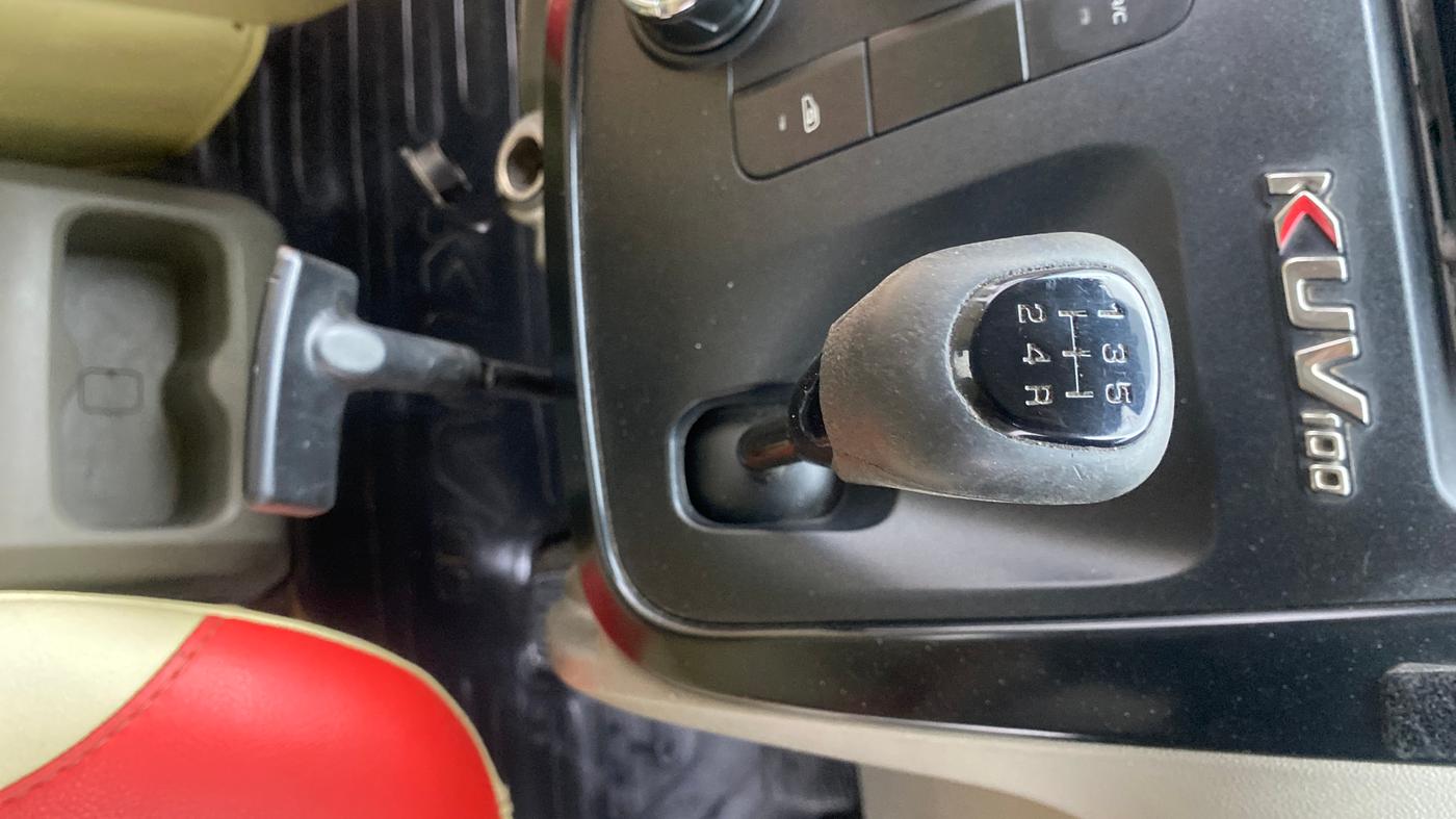 2016 Mahindra Kuv100 K4 PLUS 5 STR, Petrol, Manual, 78,106 km, Gear Lever