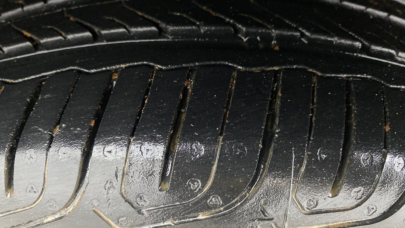 2016 Mahindra Kuv100 K4 PLUS 5 STR, Petrol, Manual, 78,106 km, Left Front Tyre Tread