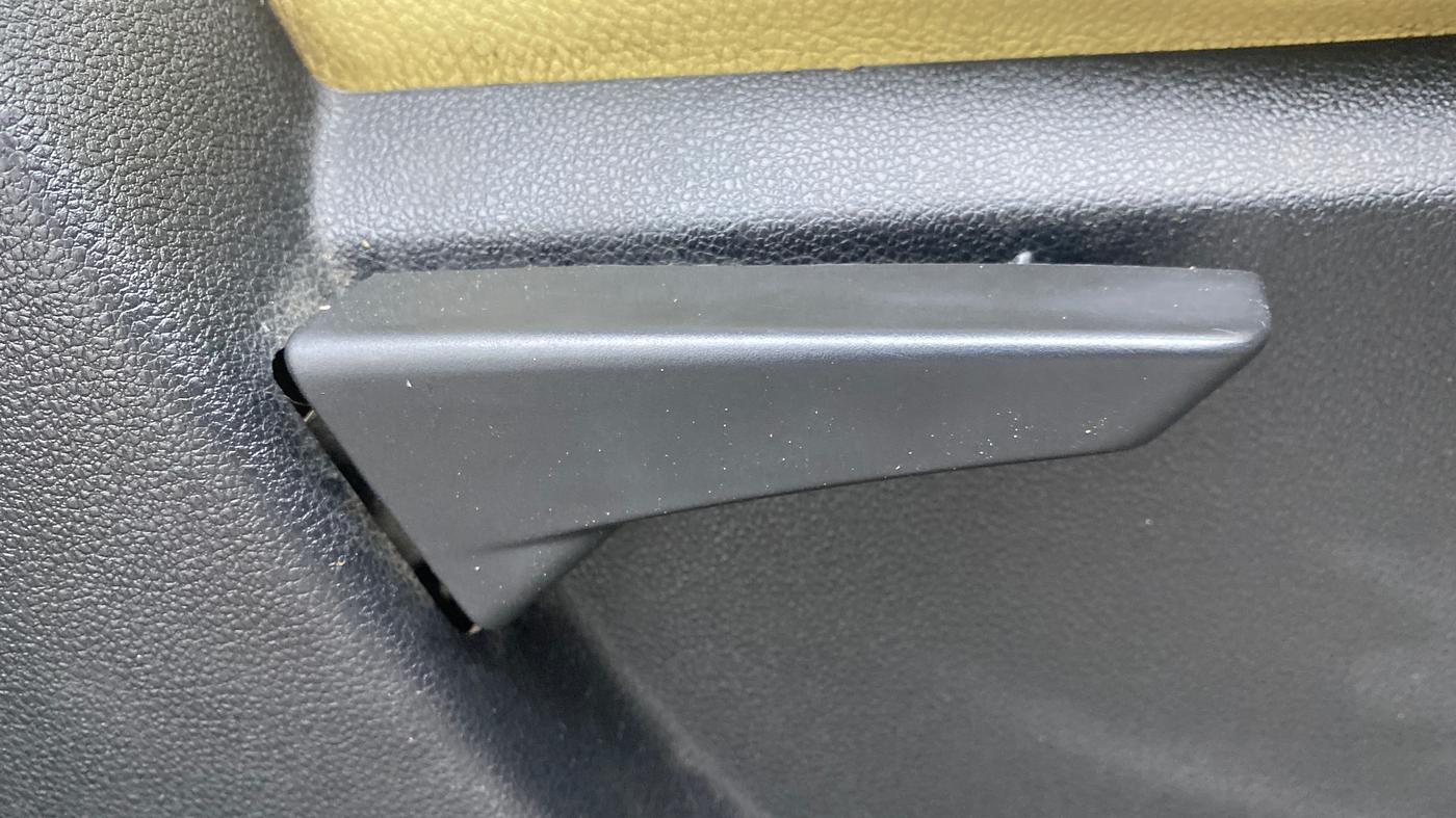 2016 Mahindra Kuv100 K4 PLUS 5 STR, Petrol, Manual, 78,106 km, Driver Side Adjustment Panel