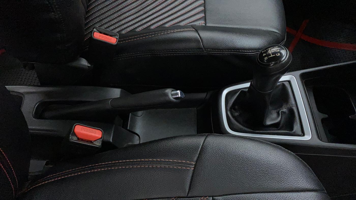 2019 Maruti Swift ZXI, Petrol, Manual, 32,776 km, Gear Lever