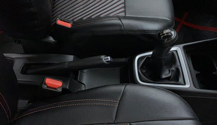 2019 Maruti Swift ZXI, Petrol, Manual, 32,776 km, Gear Lever