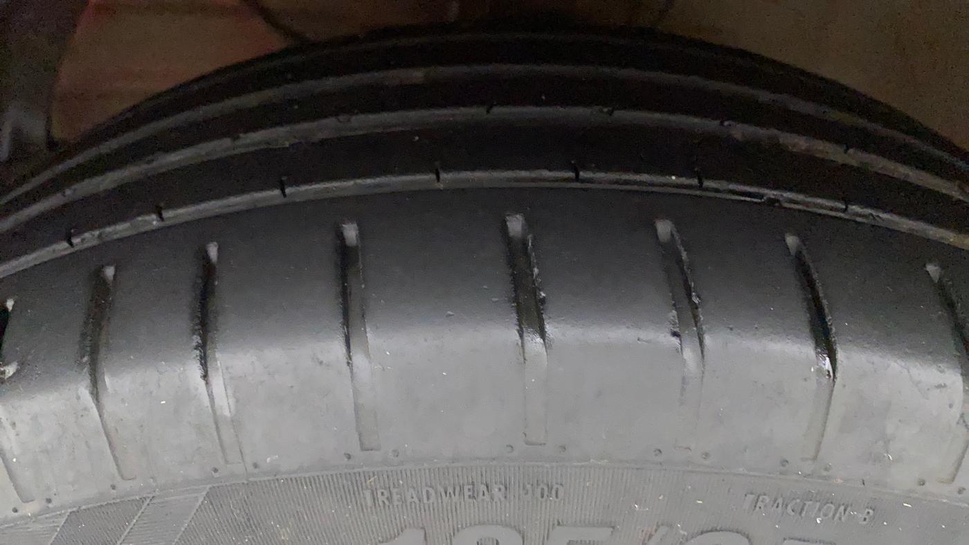 2019 Maruti Swift ZXI, Petrol, Manual, 32,776 km, Left Front Tyre Tread