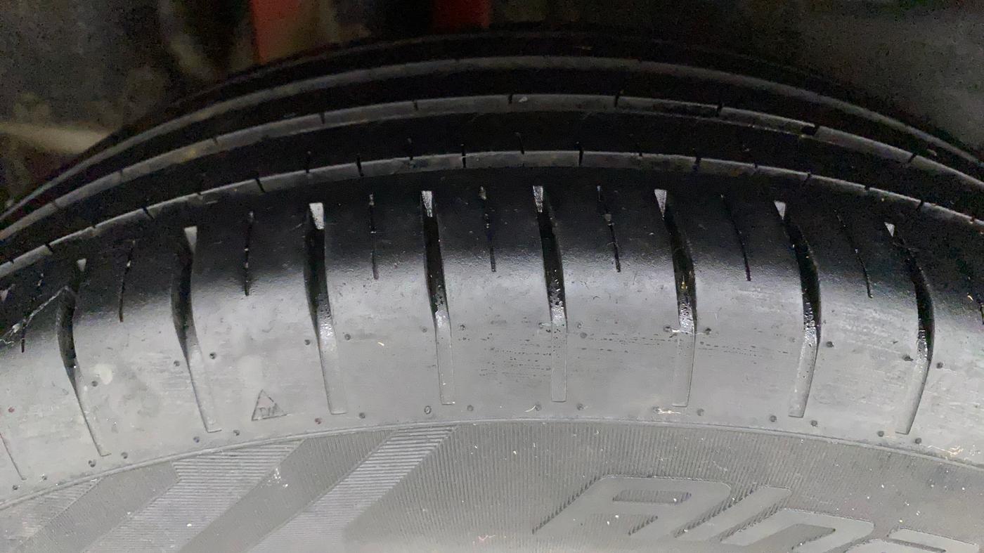 2019 Maruti Swift ZXI, Petrol, Manual, 32,776 km, Right Rear Tyre Tread