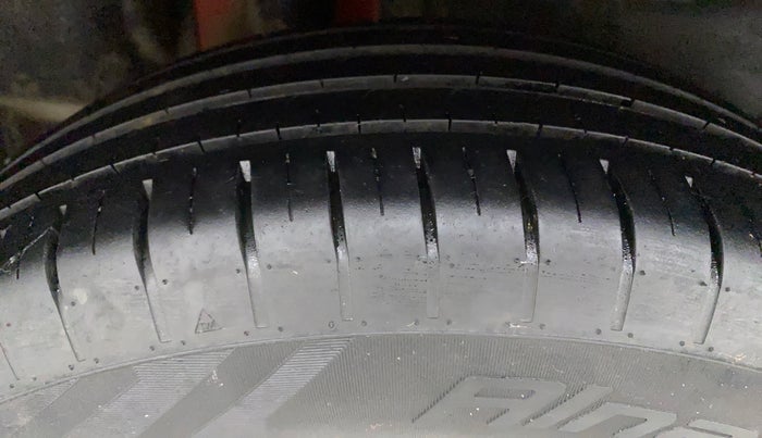 2019 Maruti Swift ZXI, Petrol, Manual, 32,776 km, Right Rear Tyre Tread