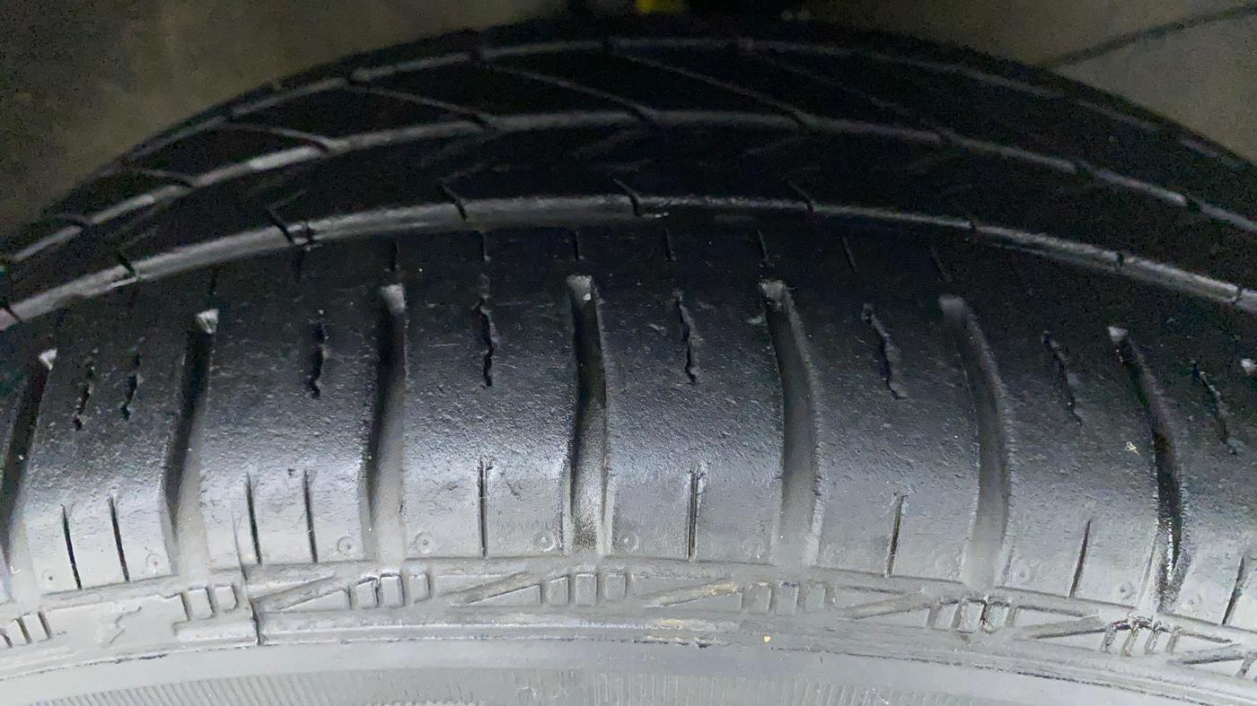 2017 Honda Brio S MT, Petrol, Manual, 44,681 km, Right Front Tyre Tread