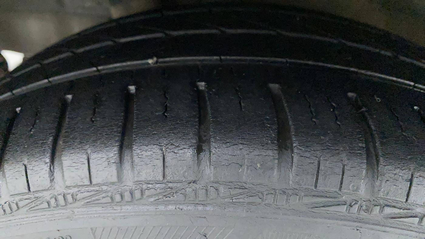 2017 Honda Brio S MT, Petrol, Manual, 44,681 km, Right Rear Tyre Tread