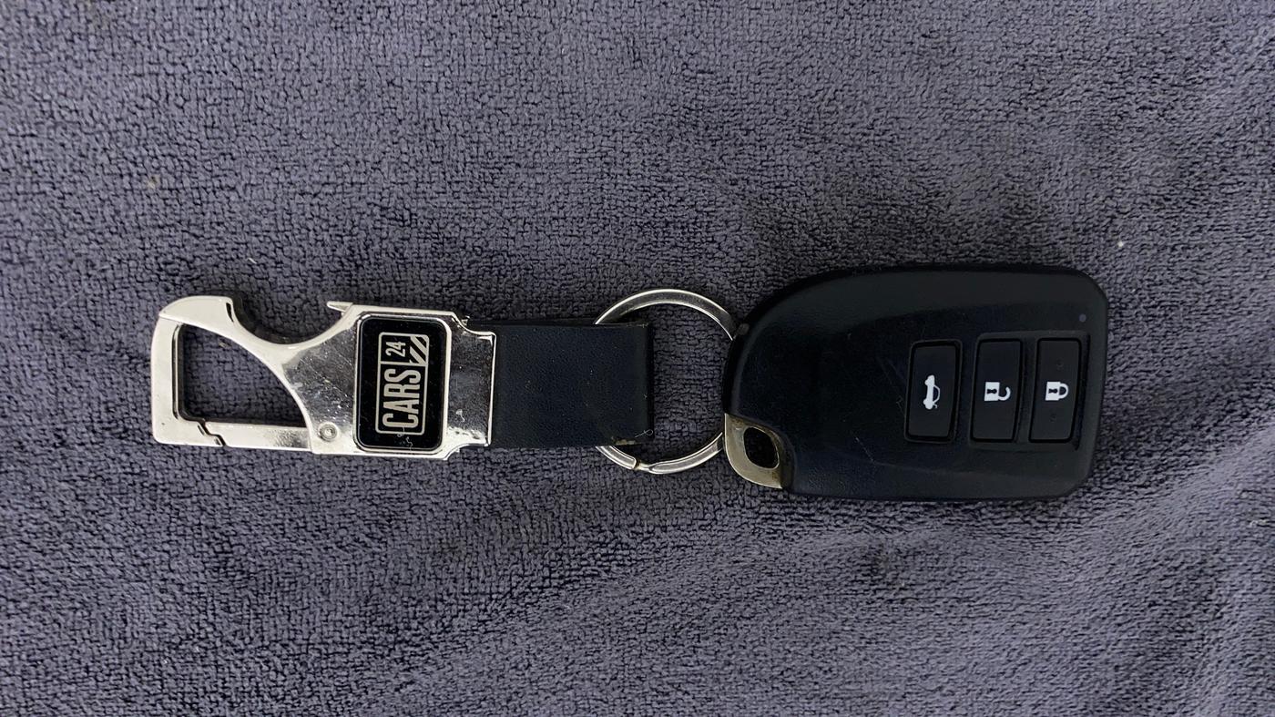 2020 Toyota YARIS G MT, CNG, Manual, 47,284 km, Key Close Up