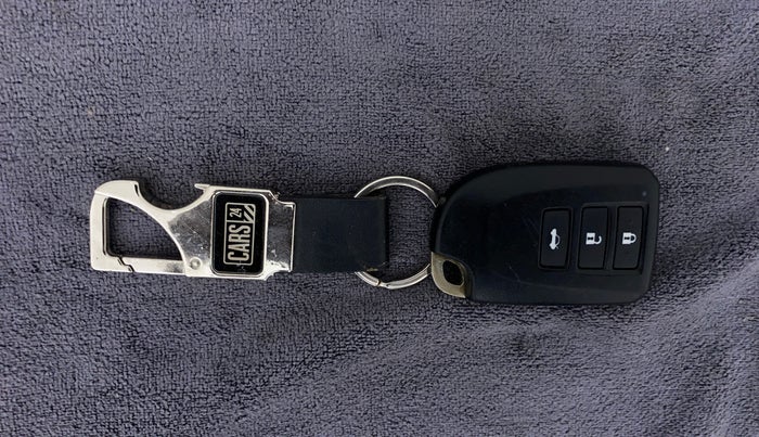 2020 Toyota YARIS G MT, CNG, Manual, 47,284 km, Key Close Up