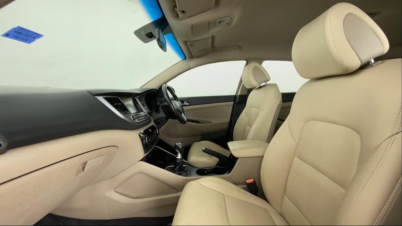 2017 Hyundai Tucson 2WD MT PETROL, Petrol, Manual, 38,835 km, Right Side Front Door Cabin