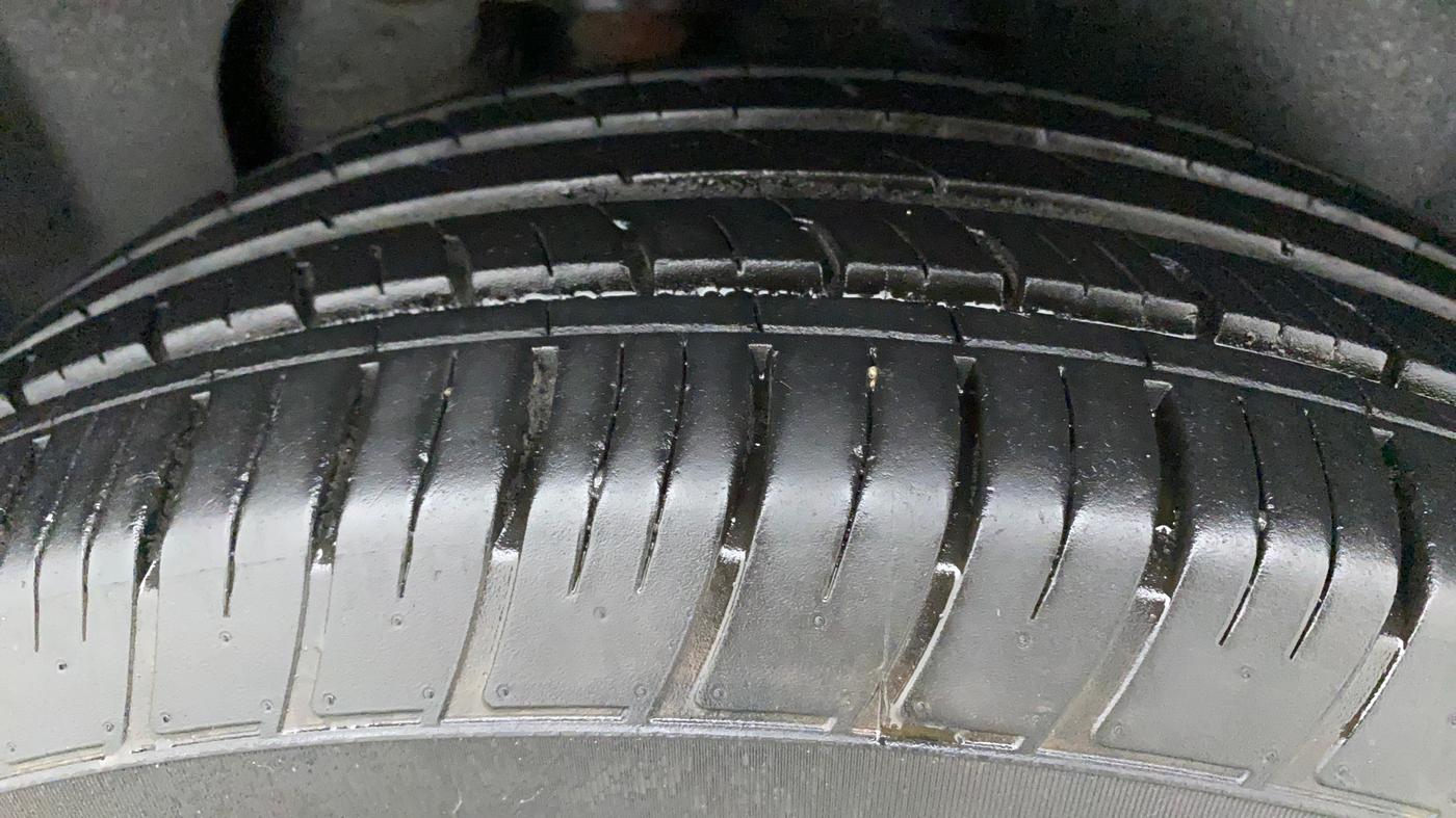 2021 Tata Harrier XTA 2.0L KRYOTEC PLUS, Diesel, Automatic, 16,560 km, Left Rear Tyre Tread