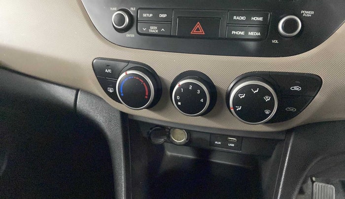 2018 Hyundai Grand i10 SPORTZ 1.2 KAPPA VTVT, Petrol, Manual, 15,290 km, AC Unit - Minor issue in the heater switch