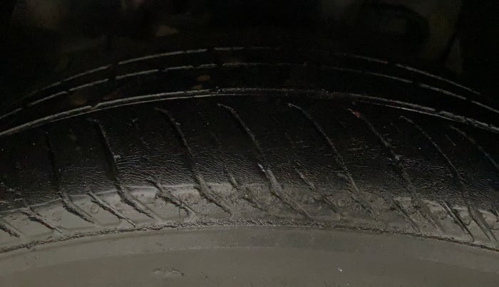 2018 Tata NEXON XM PETROL, CNG, Manual, 1,37,512 km, Left Front Tyre Tread