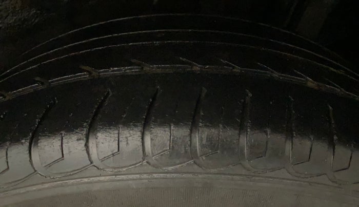 2018 Tata NEXON XM PETROL, CNG, Manual, 1,37,512 km, Left Rear Tyre Tread