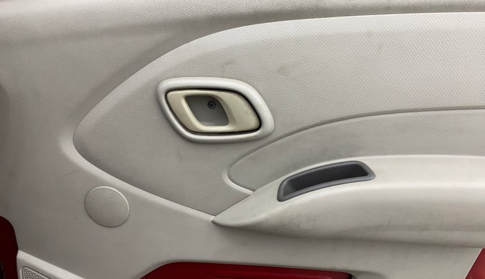 2016 Datsun Redi Go S, Petrol, Manual, 39,662 km, Driver Side Door Panels Control