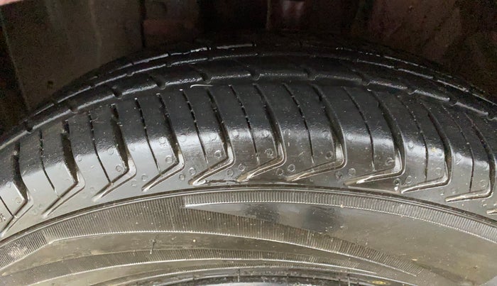 2016 Datsun Redi Go S, Petrol, Manual, 39,662 km, Left Front Tyre Tread