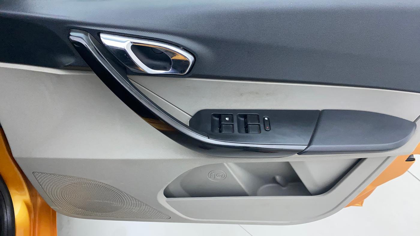 2018 Tata Tiago XZA PETROL, Petrol, Automatic, 43,688 km, Driver Side Door Panels Control