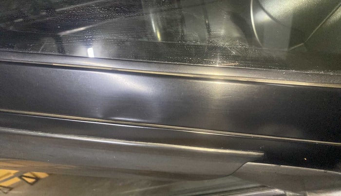 2018 Maruti Swift VXI, Petrol, Manual, 97,229 km, Right A pillar - Slightly dented