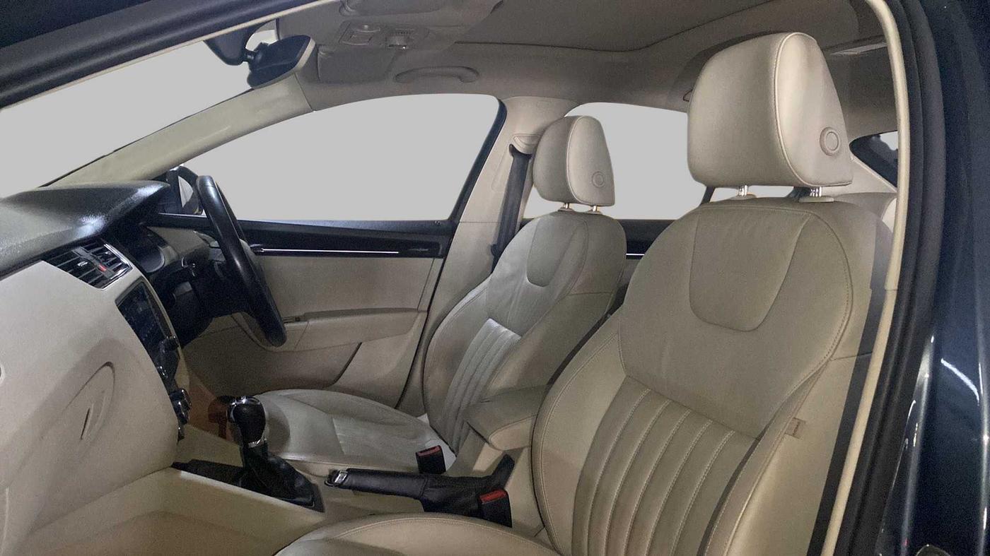 2019 Skoda Octavia L&K 1.8 TSI AT, Petrol, Automatic, 67,896 km, Right Side Front Door Cabin