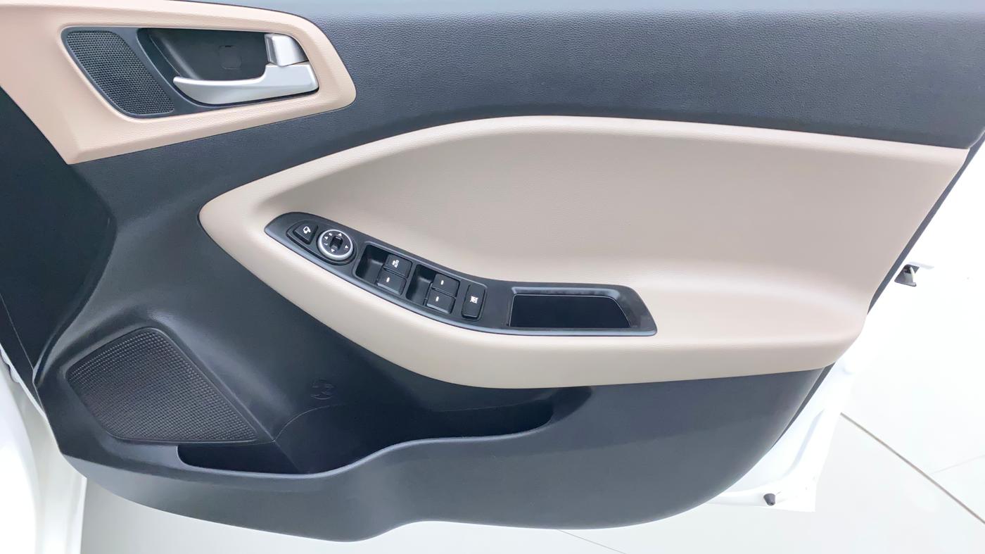 2020 Hyundai Elite i20 ASTA 1.2 (O), Petrol, Manual, 40,556 km, Driver Side Door Panels Control
