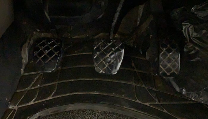 2013 Skoda Rapid 1.6 ACTIVE PLUS MPI, Petrol, Manual, 88,001 km, Pedals