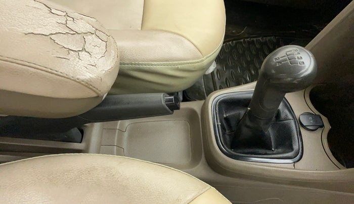 2013 Skoda Rapid 1.6 ACTIVE PLUS MPI, Petrol, Manual, 88,001 km, Gear Lever