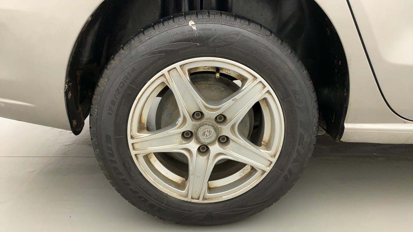2013 Skoda Rapid 1.6 ACTIVE PLUS MPI, Petrol, Manual, 88,001 km, Right Rear Wheel