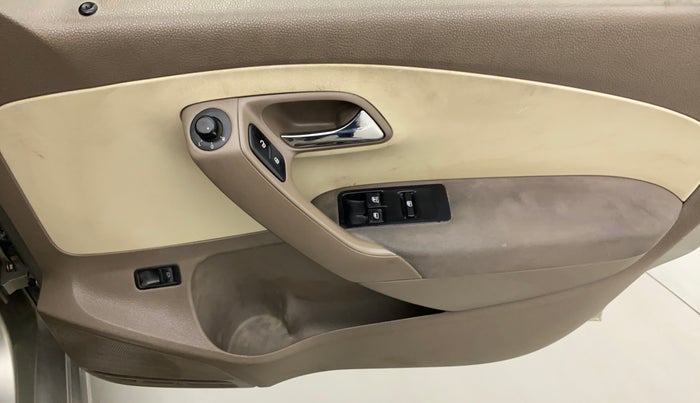 2013 Skoda Rapid 1.6 ACTIVE PLUS MPI, Petrol, Manual, 88,001 km, Driver Side Door Panels Control