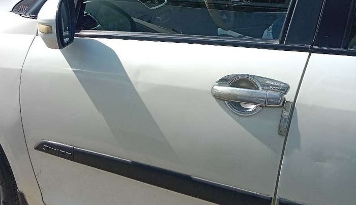 2014 Maruti Swift VDI, Diesel, Manual, 43,370 km, Front passenger door - Slightly dented