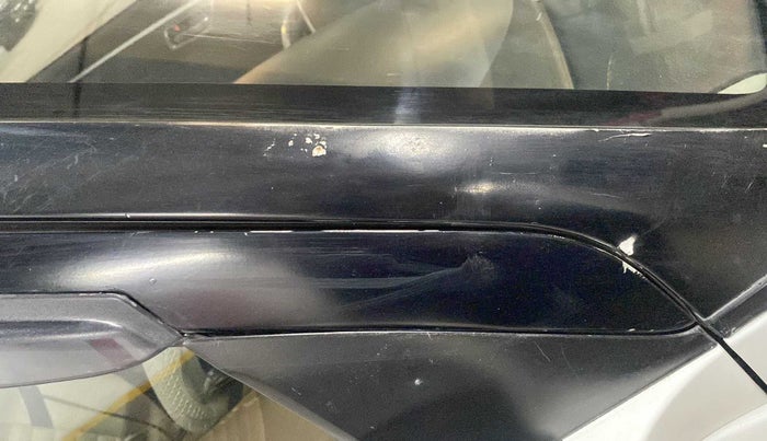 2014 Maruti Swift VDI, Diesel, Manual, 43,370 km, Right A pillar - Slightly dented