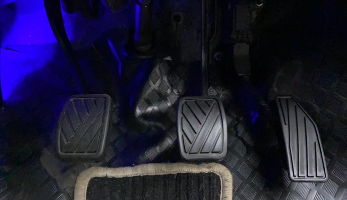 2018 Maruti Swift ZXI, Petrol, Manual, 65,363 km, Pedals