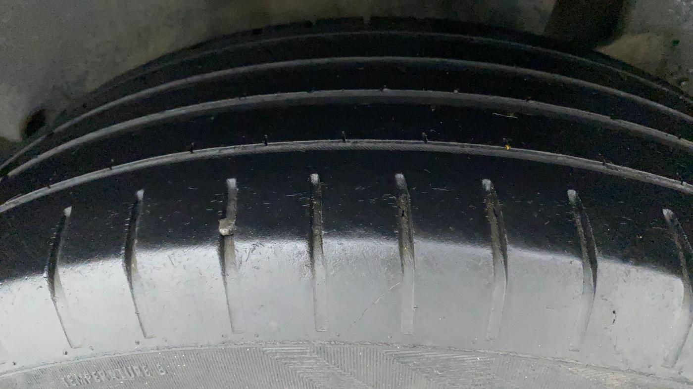 2018 Maruti Swift ZXI, Petrol, Manual, 65,363 km, Left Rear Tyre Tread