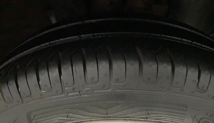 2016 Renault Kwid RXL, Petrol, Manual, 73,043 km, Right Front Tyre Tread