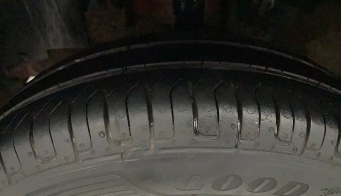 2016 Renault Kwid RXL, Petrol, Manual, 73,043 km, Left Front Tyre Tread