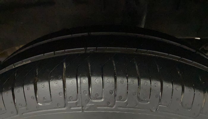 2016 Renault Kwid RXL, Petrol, Manual, 73,043 km, Left Rear Tyre Tread