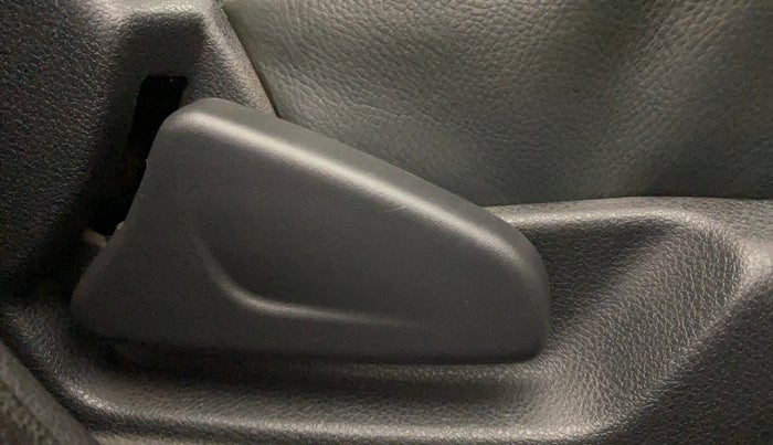 2016 Renault Kwid RXL, Petrol, Manual, 73,043 km, Driver Side Adjustment Panel