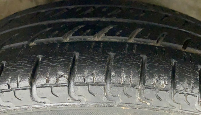 2011 Maruti Zen Estilo LXI, Petrol, Manual, 95,943 km, Right Front Tyre Tread