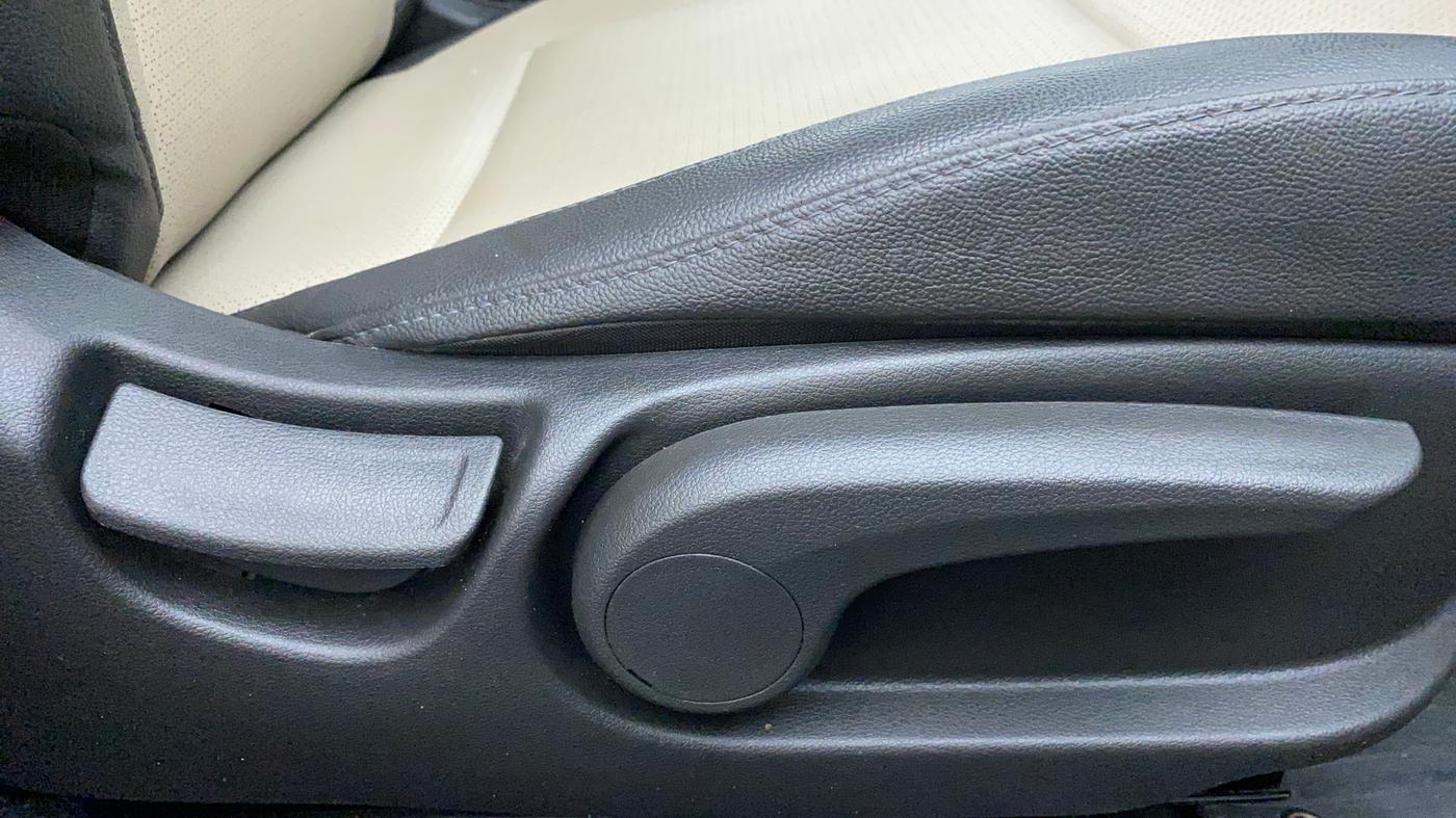 2021 Hyundai Verna SX (O) 1.5 VTVT IVT, Petrol, Automatic, 14,121 km, Driver Side Adjustment Panel