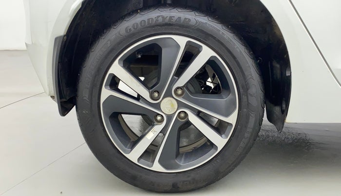 2022 Tata ALTROZ XZ DIESEL, Diesel, Manual, 19,941 km, Right Rear Wheel