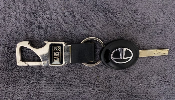 2022 Tata Tiago XZ PLUS CNG, CNG, Manual, 1,409 km, Key Close Up