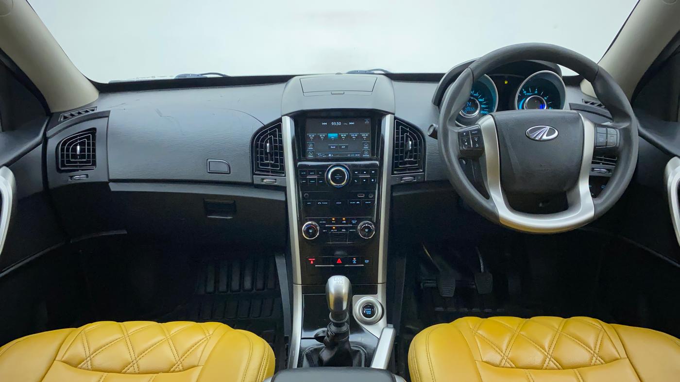 2018 Mahindra XUV500 W7, Diesel, Manual, 90,652 km, Dashboard