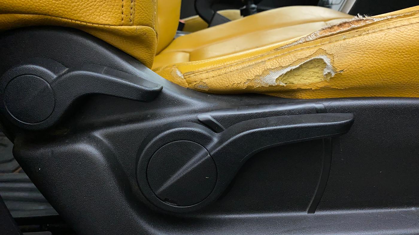 2018 Mahindra XUV500 W7, Diesel, Manual, 90,652 km, Driver Side Adjustment Panel