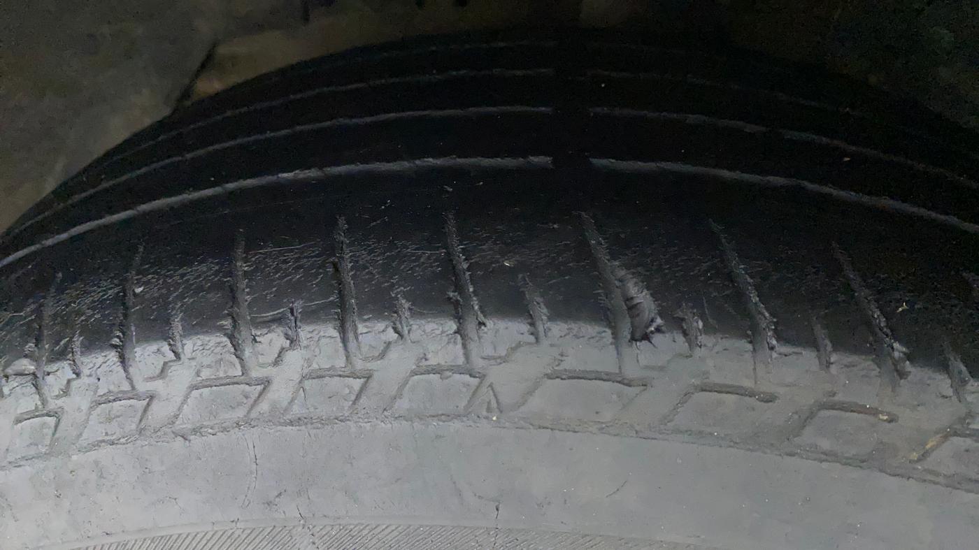 2018 Mahindra XUV500 W7, Diesel, Manual, 90,652 km, Left Front Tyre Tread