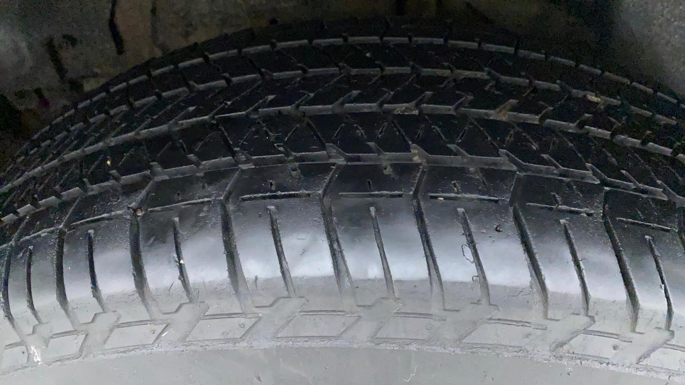 2018 Mahindra XUV500 W7, Diesel, Manual, 90,652 km, Right Rear Tyre Tread