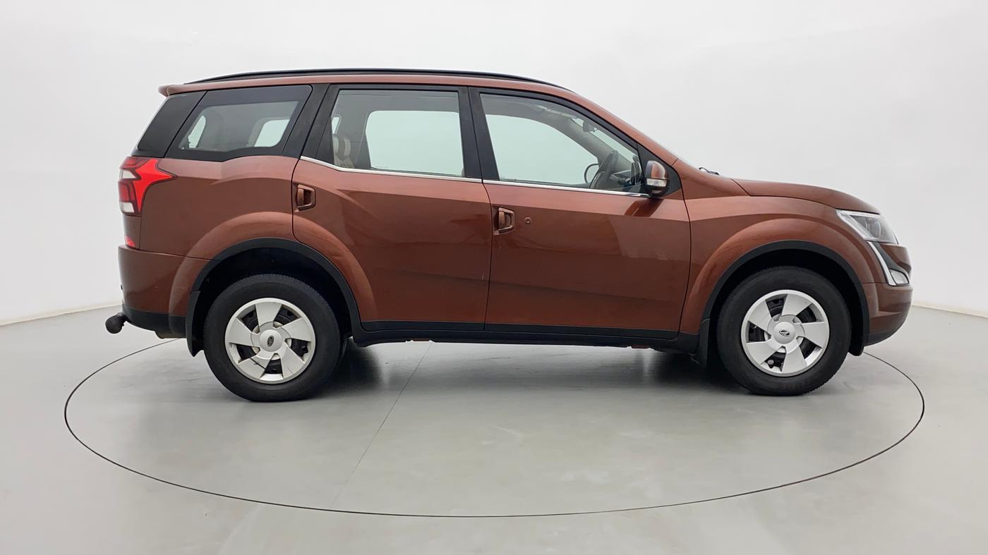 2018 Mahindra XUV500 W7, Diesel, Manual, 90,652 km, Right Side View