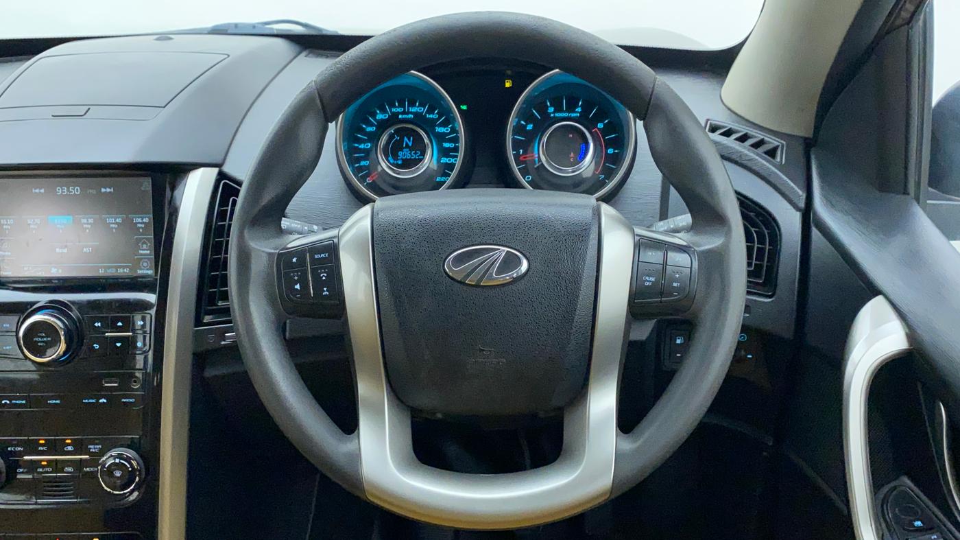 2018 Mahindra XUV500 W7, Diesel, Manual, 90,652 km, Steering Wheel Close Up