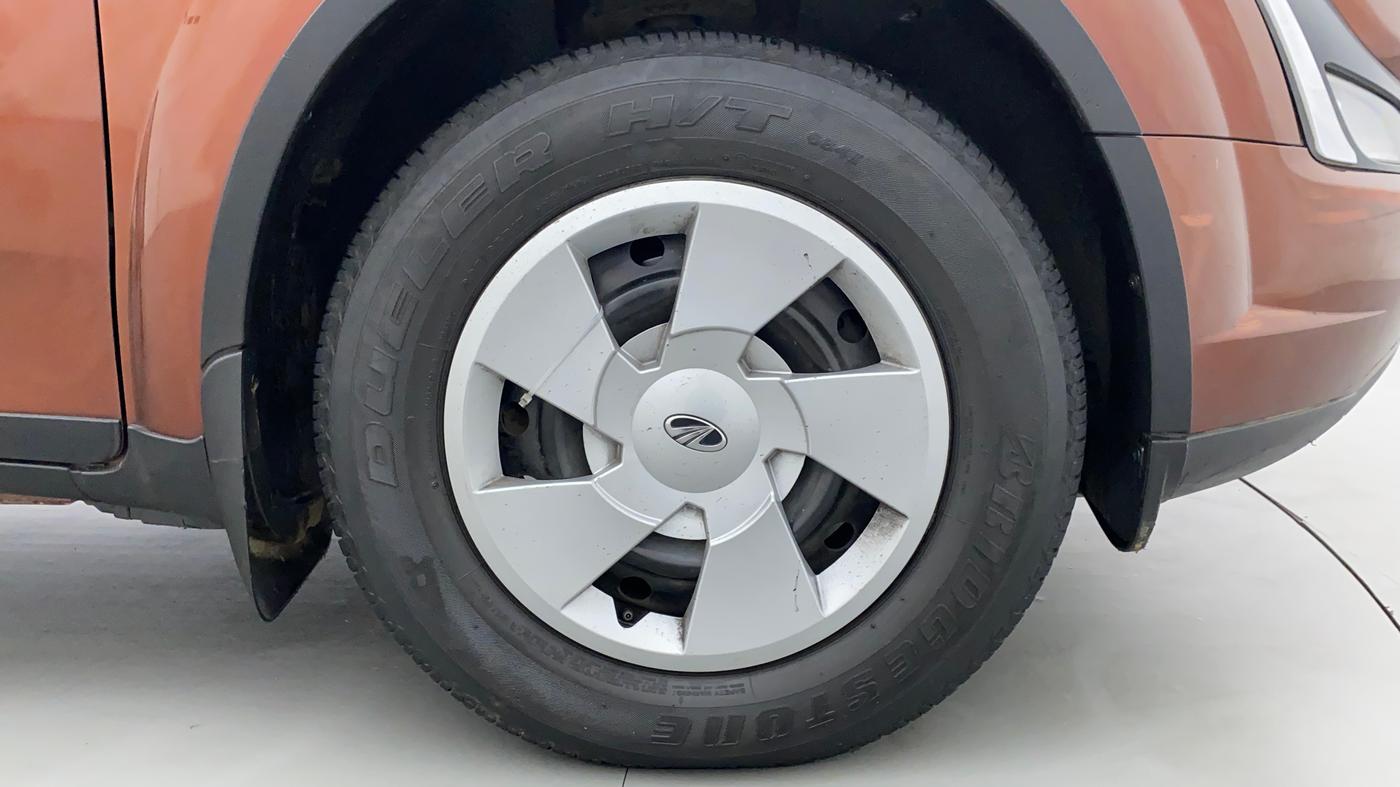 2018 Mahindra XUV500 W7, Diesel, Manual, 90,652 km, Right Front Wheel
