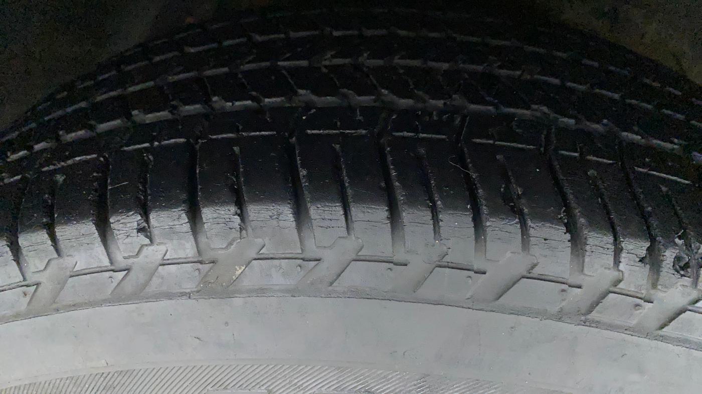2018 Mahindra XUV500 W7, Diesel, Manual, 90,652 km, Right Front Tyre Tread